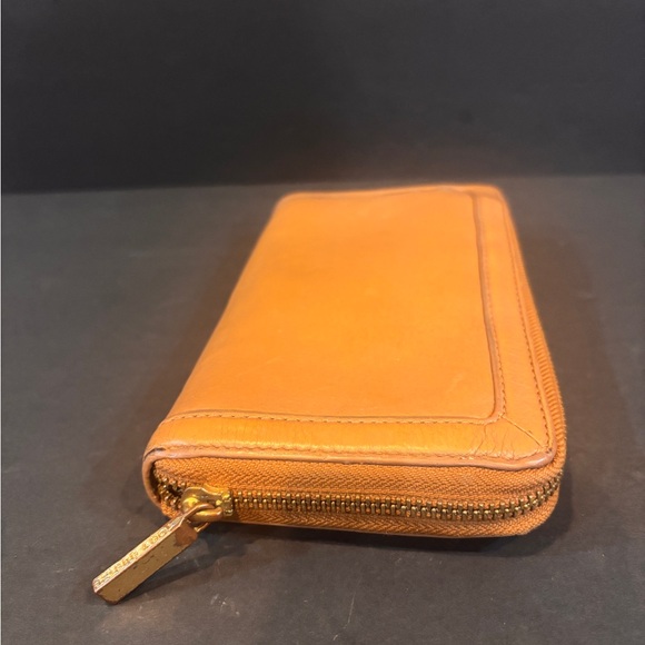 Tory Burch Amanda Continental Brown Leather Zip Around Wallet - Picture 3 of 16